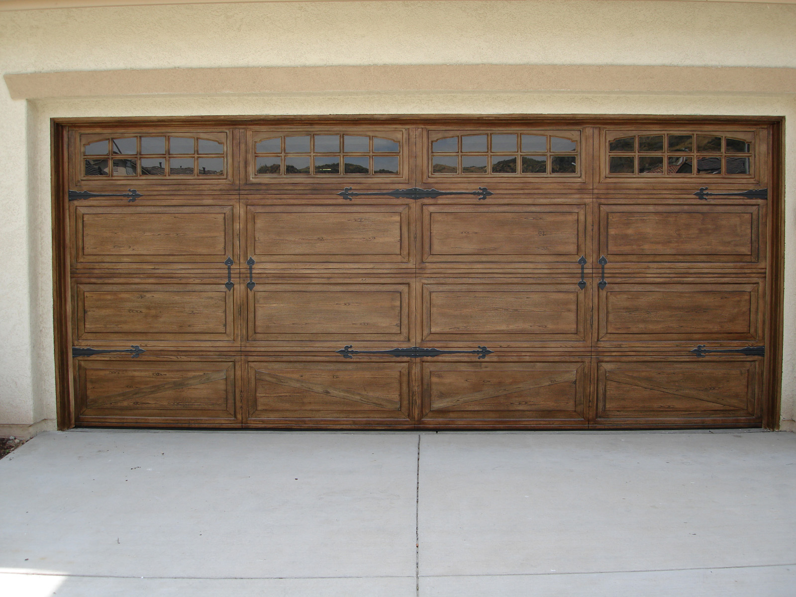 Fauxto Finish faux boise garage doors