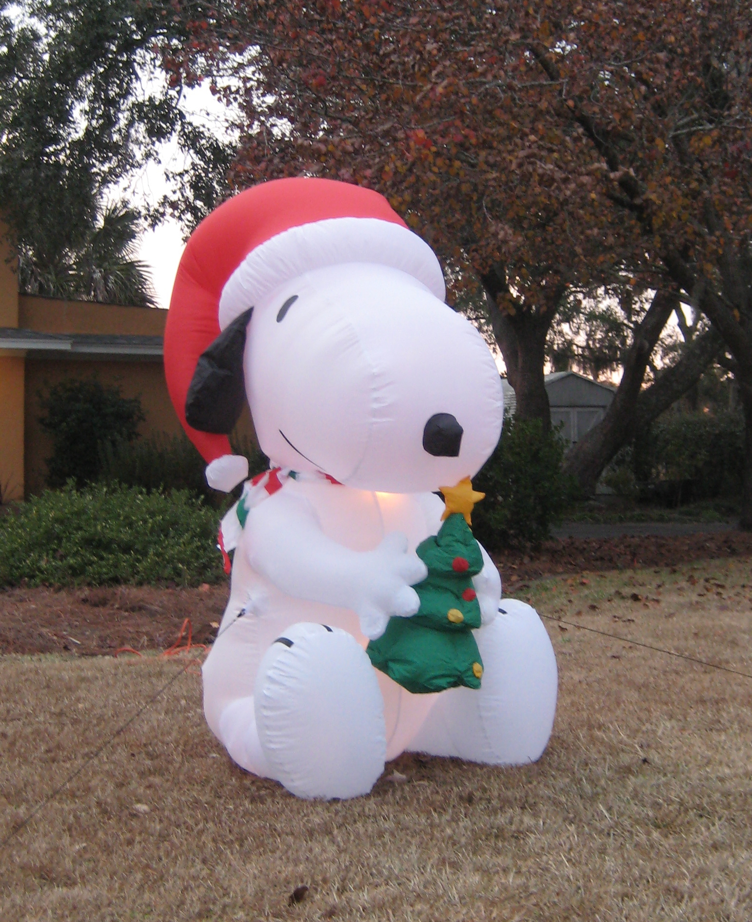 Inflatable Christmas Snoopy