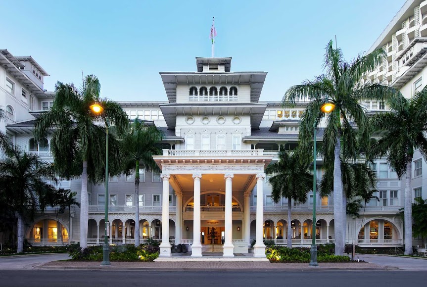 Moana Surfrider Grand Entrance