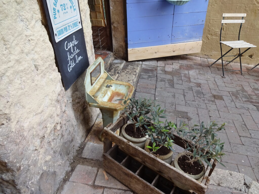 Marseille alleyway