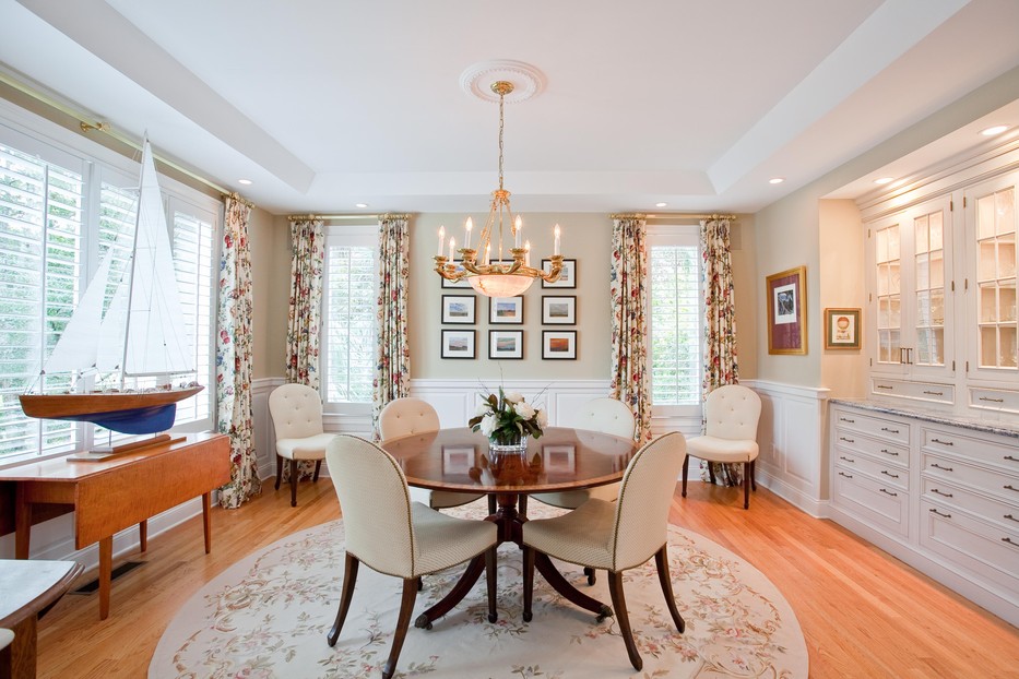 How to choose a dining room rug
